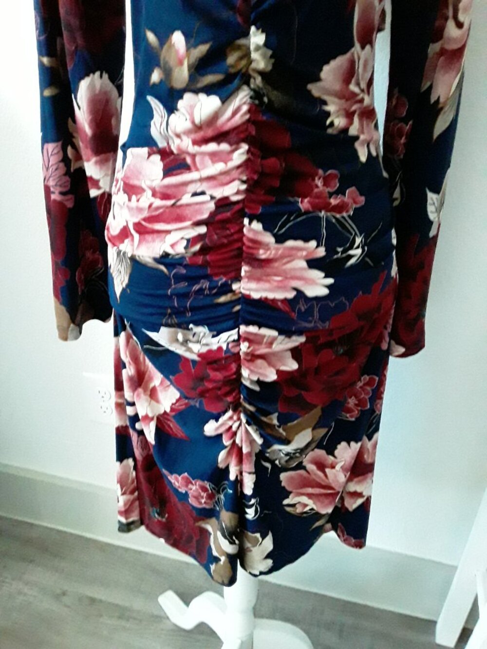 VENUS navy floral criss cross back ruched wait midi dress size XL - Picture 5 of 13